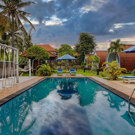 Megaland Bungalow Batununggul エクステリア 写真